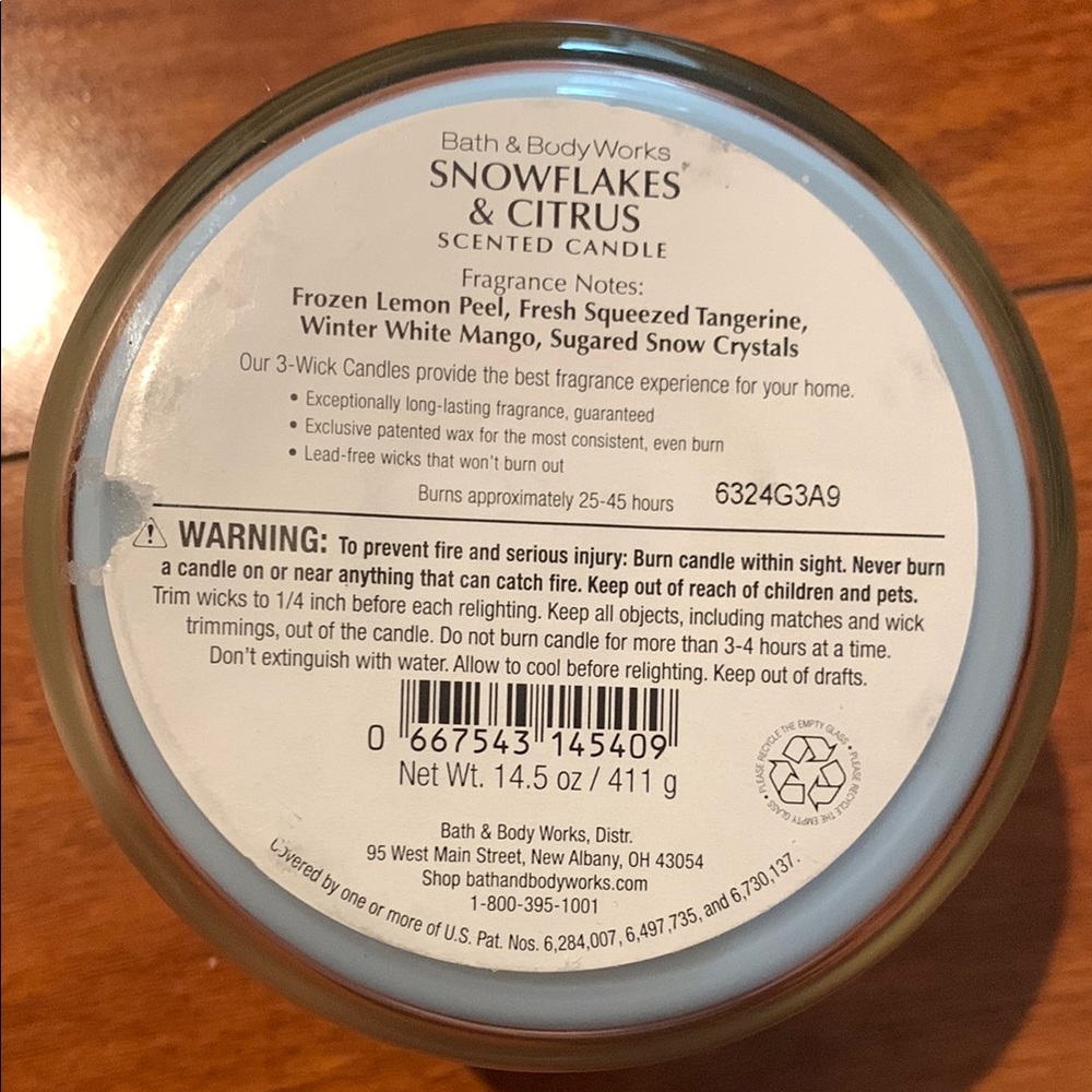 Bath & Body Works Snowflakes & Citrus Candle - Picture 7 of 7